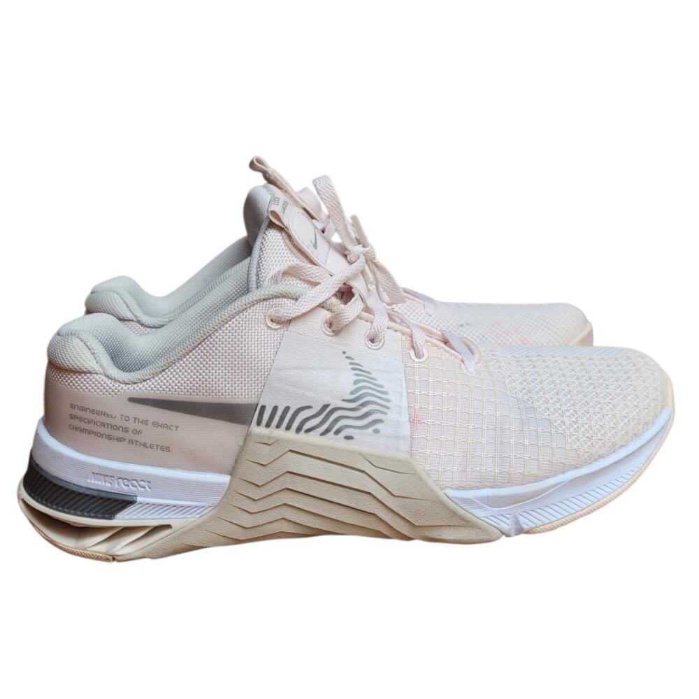 Women's Metcon 8 Light Soft Pink Metallic Silver Sneaker Tennis Shoes Size 9